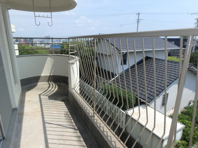 メゾン雁宿のバルコニー