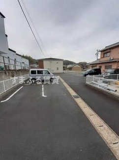 【駐車場】