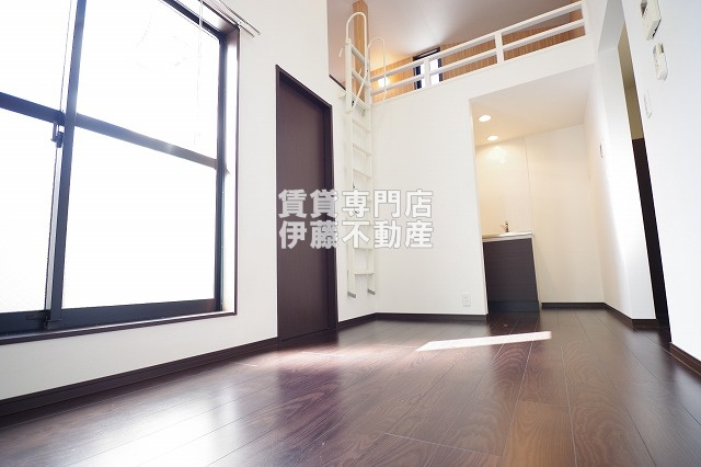 エルフパパ庄内緑地の洋室