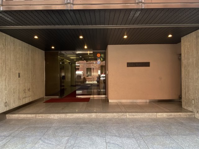 DIK麹町ビルのエントランス