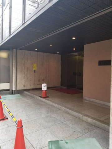 DIK麹町ビルのエントランス