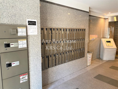 【ロビー】 | レジデア西本町 | ロビーにはメールボックスや宅配ボックスがあります！