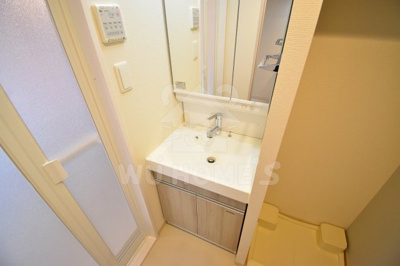 【独立洗面台】 | ララプレイス大阪福島ミラ | 独立洗面台あり、毎朝おしゃれに忙しい女性の方におすすめです