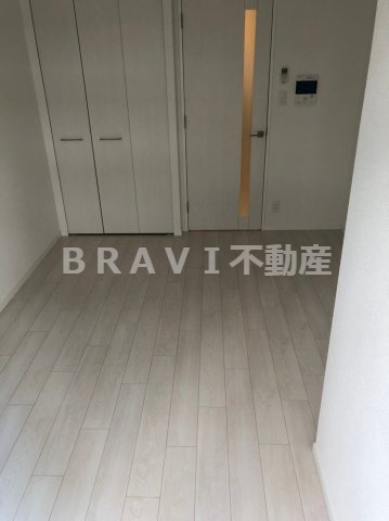 レオンコンフォート大手前ラトゥール　BRAVI不動産の居間・リビング|【レオンコンフォート大手前ラトゥール】ゆったりとしたリビングです