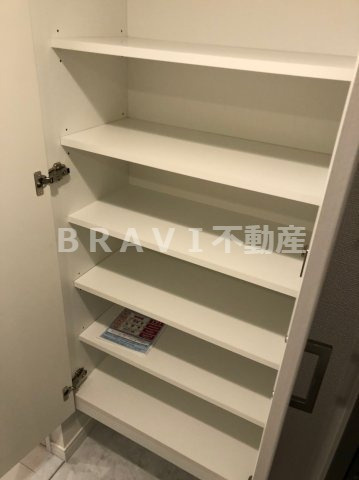 レオンコンフォート大手前ラトゥール　BRAVI不動産の収納|【レオンコンフォート大手前ラトゥール】シューズボックス
