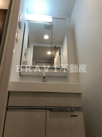 レオンコンフォート大手前ラトゥール　BRAVI不動産の独立洗面台|【レオンコンフォート大手前ラトゥール】朝の身支度には欠かせない独立洗面化粧台