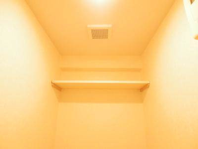 サンシティ四条西洞院の内装|トイレ上部棚