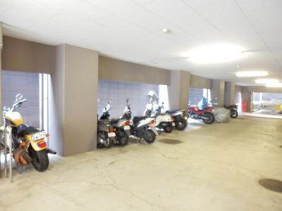 サンシティ四条西洞院の駐車場|バイク駐輪場