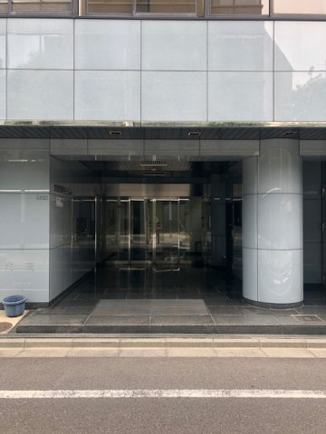 文京区本郷３丁目の事務所の玄関