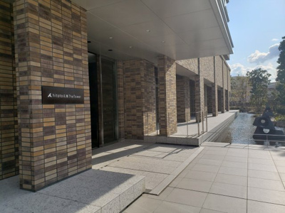 【エントランス】 | ｈｉｔｏｔｏ広島ＴｈｅＴｏｗｅｒ | 周辺は緑も多く管理も行き届いています