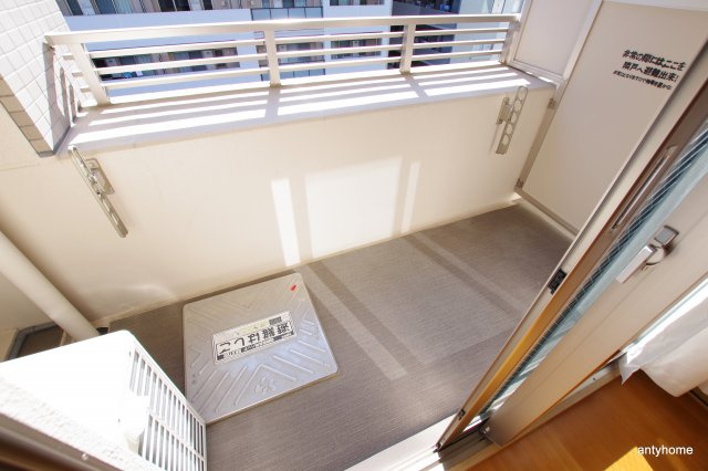 パストラーレ江坂　仲介手数料無料のバルコニー