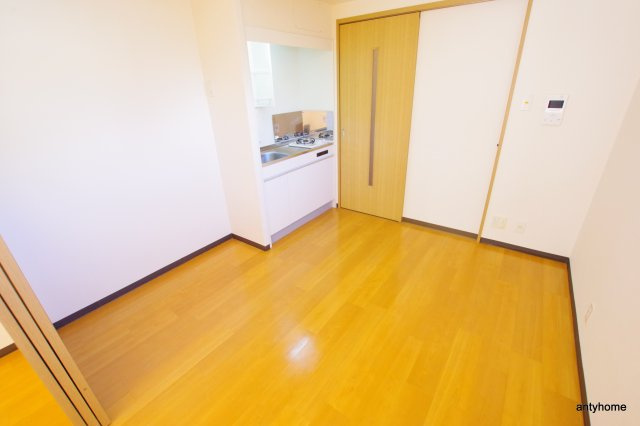 パストラーレ江坂　仲介手数料無料の居間・リビング