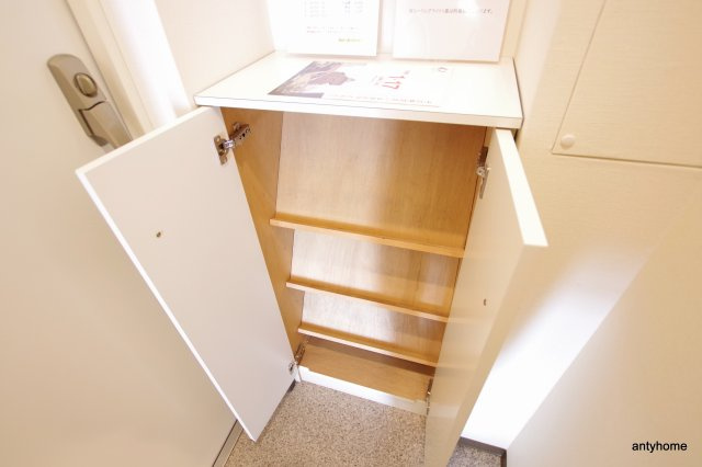 パストラーレ江坂　仲介手数料無料の収納