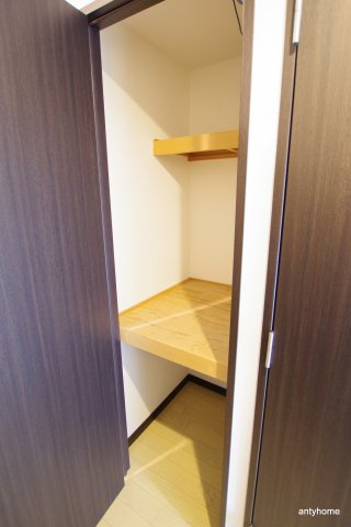 アクアスイート新大阪　仲介手数料無料の収納