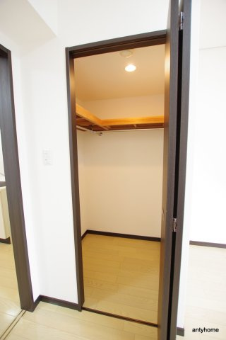 アクアスイート新大阪　仲介手数料無料の収納