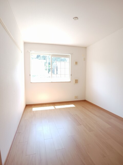 リヴァーグレイスＢの洋室