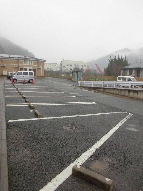 リヴァーグレイスＢの駐車場