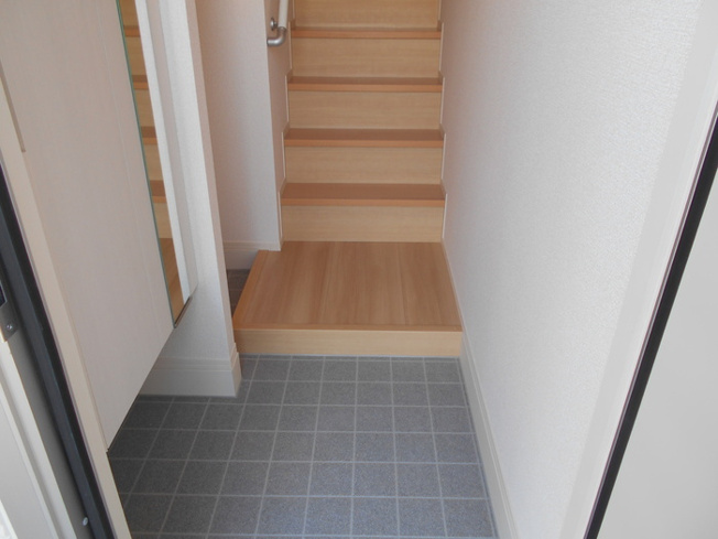 【玄関】 | ＭＡＹ・ＣＡＳＬＥ | 『ＭＡＹ・ＣＡＳＴＬＥ』反転イメージ