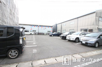 【駐車場】
