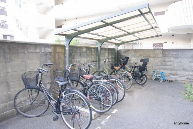 菅原大発マンション　仲介手数料無料の駐車場