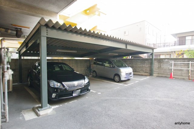 菅原大発マンション　仲介手数料無料の駐車場