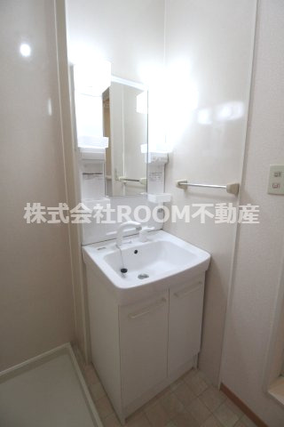 ヴィーブル雅の洗面所|明るい洗面所です