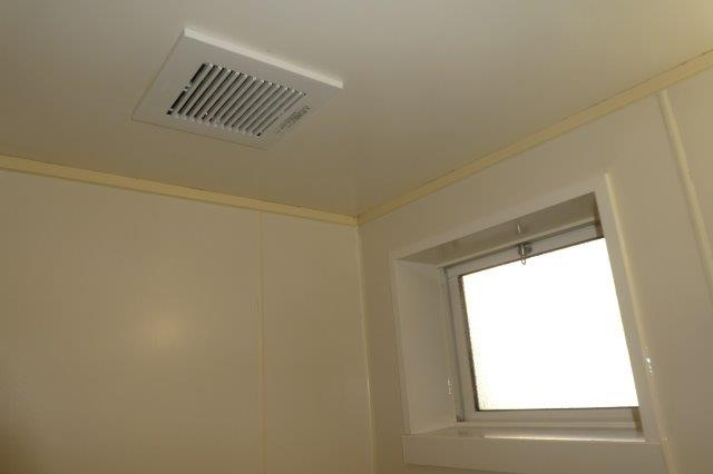 楠小路Ｂの浴室|浴室窓・換気扇