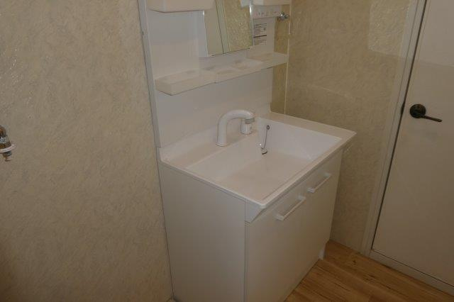 楠小路Ｂの独立洗面台|シャンプードレッサー