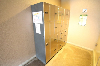 【その他共用部分】 | 人との接触を抑えるためや不在の際に便利な宅配ボックスを完備♪