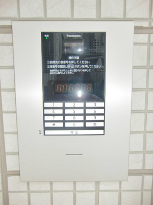 【エントランス】 | グランデール | 共用エントランスは不審者の侵入を未然に防ぐオートロック付き！防犯対策充実しています◎