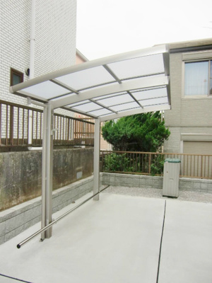 【その他共用部分】 | グランデール | 屋根付きの駐輪場で雨が降っても大切な自転車が濡れなくてすみますね♪駅から自転車もおすすめです！
