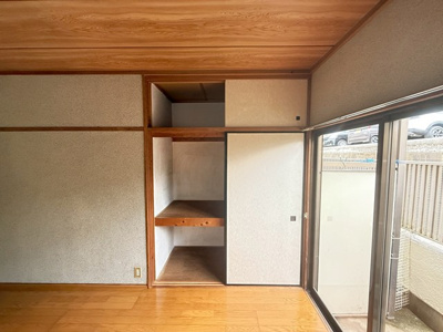 【収納】 | ロゼ・YANAGIMURA | 洋室6帖のお部屋にある収納スペースです♪高さがある収納スペースでかさ張るお荷物もすっきり！