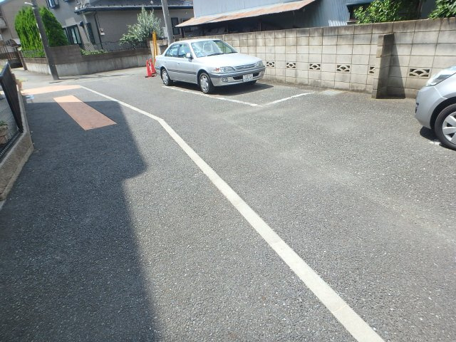ヒューマンリープの駐車場