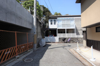 【前面道路含む現地写真】