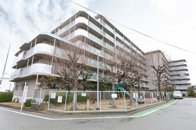 【外観】 | シーアイマンション千里中央 | 【現地写真】 総戸数117戸の
分譲マンションです♪