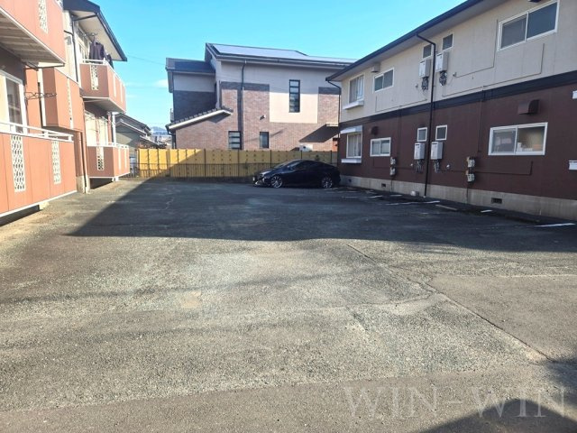 セジュール平川 B棟の駐車場