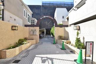 【エントランス】 | エントランス　※大規模修繕工事中