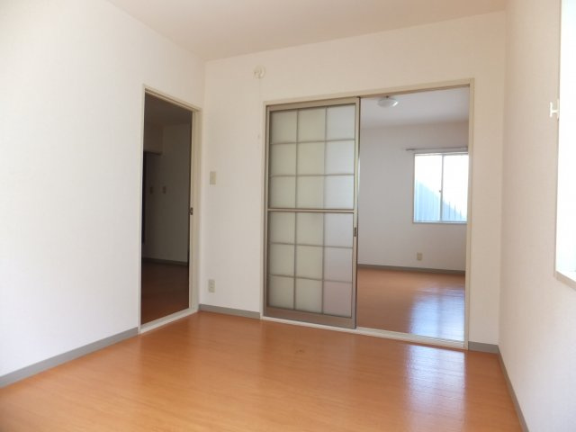 シャトル山崎Ａの洋室