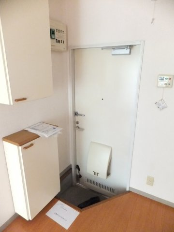 シャトル山崎Ａの玄関