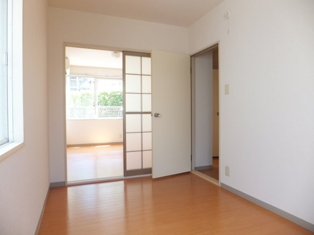 シャトル山崎Ａの洋室