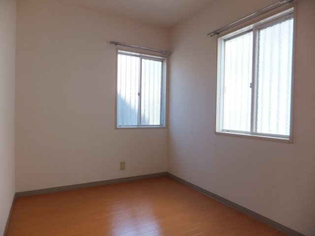 シャトル山崎Ａの洋室