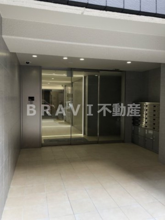 ブリリアントジュネス本町　BRAVI不動産のエントランス|【ブリリアントジュネス本町】毎日通るエントランスはこのようになっています