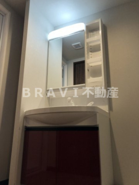 ブリリアントジュネス本町　BRAVI不動産の独立洗面台|【ブリリアントジュネス本町】独立洗面台です