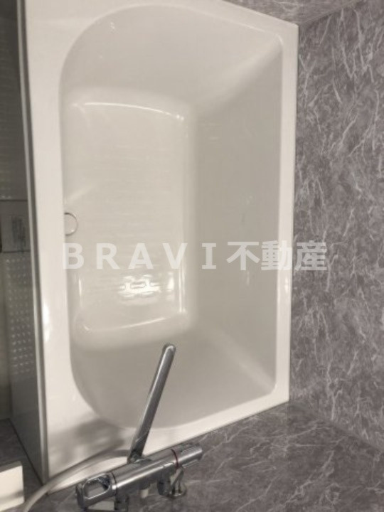 ブリリアントジュネス本町　BRAVI不動産の浴室|【ブリリアントジュネス本町】コンパクトで使いやすいお風呂です