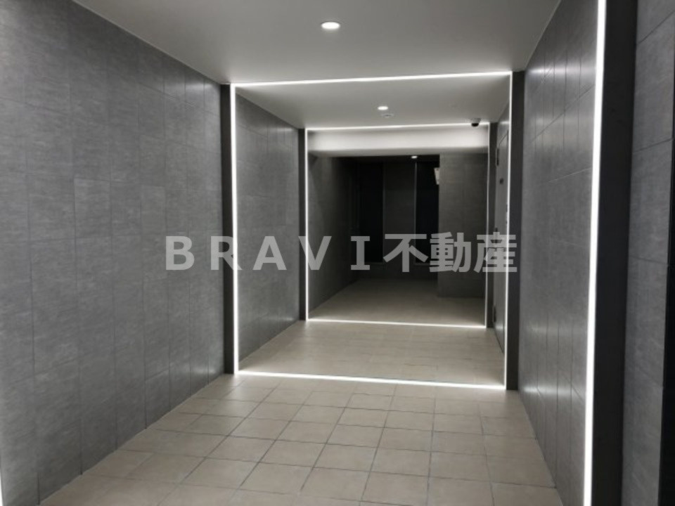 ブリリアントジュネス本町　BRAVI不動産のロビー|【ブリリアントジュネス本町】毎日通るロビーはこのようになっています