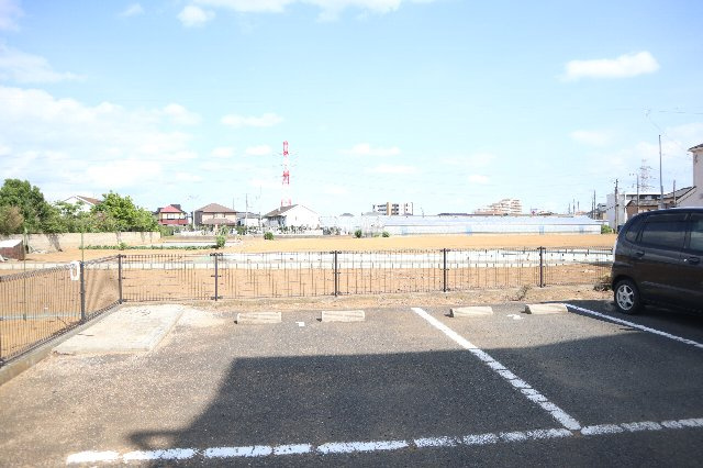 【駐車場】 | ジュネス弐番館 | 駐車場があるので、車を買う予定の方も安心です