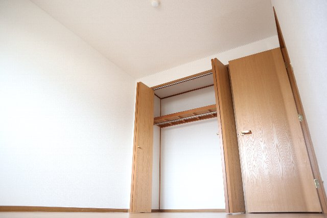 【寝室】 | ジュネス弐番館 | 落ち着いた色調の寝室です