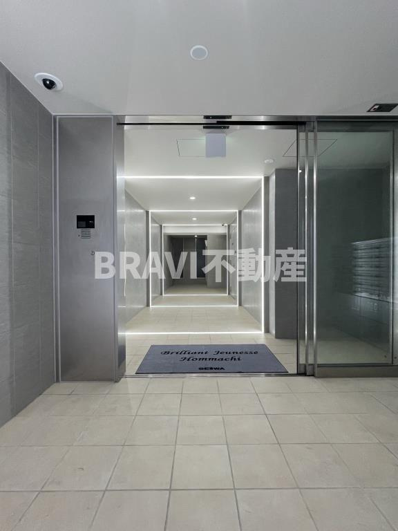 ブリリアントジュネス本町　BRAVI不動産のエントランス