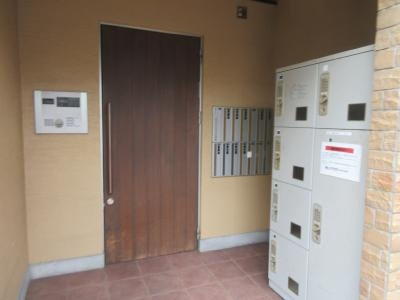 ロフティ西京極郡町のエントランス