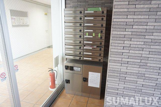 グレイス新屋敷のエントランス
